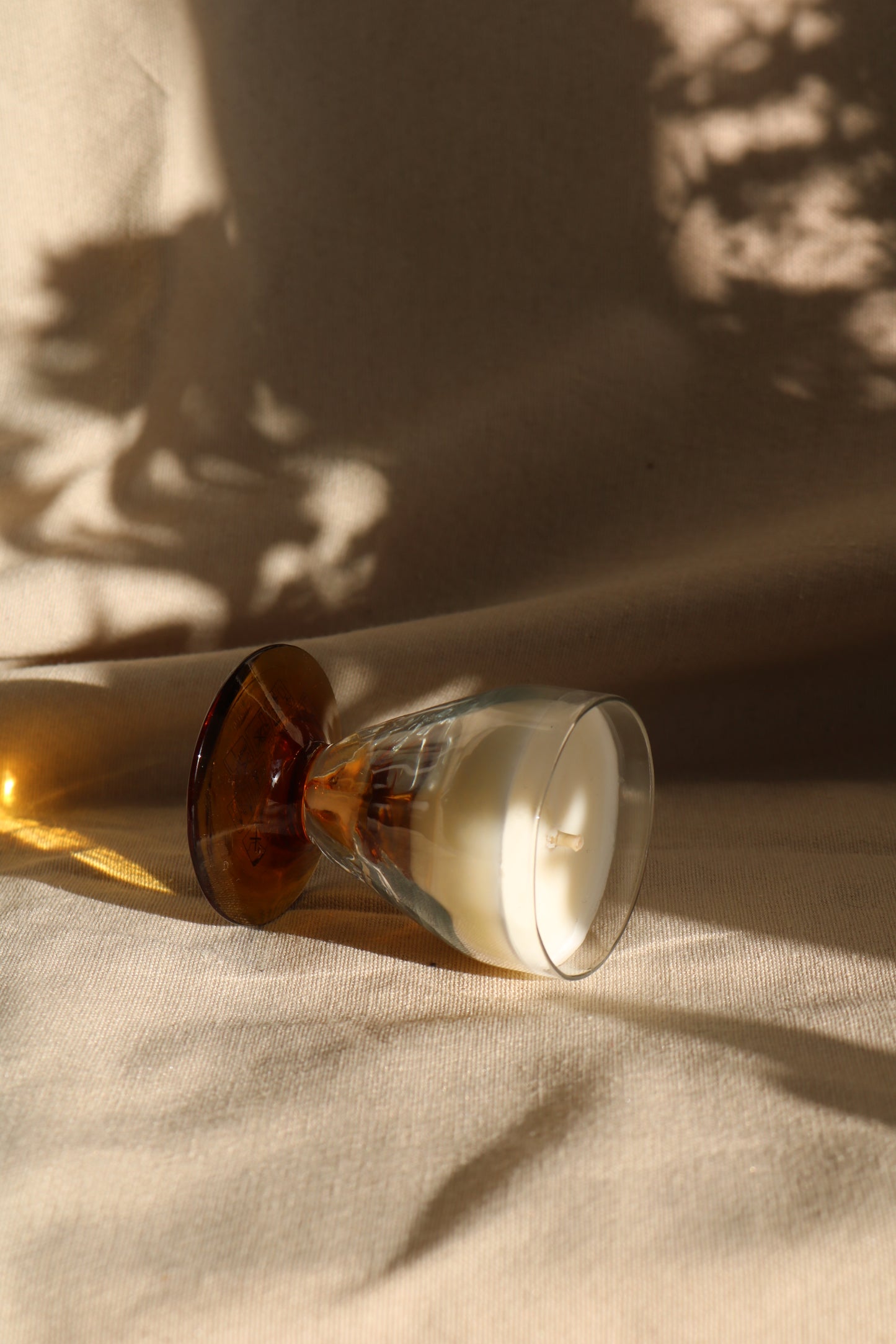 Petit verre à digestif sur pied