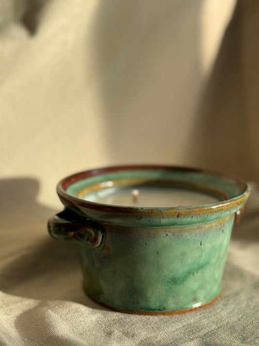 Cocotte verte en terre cuite fait main