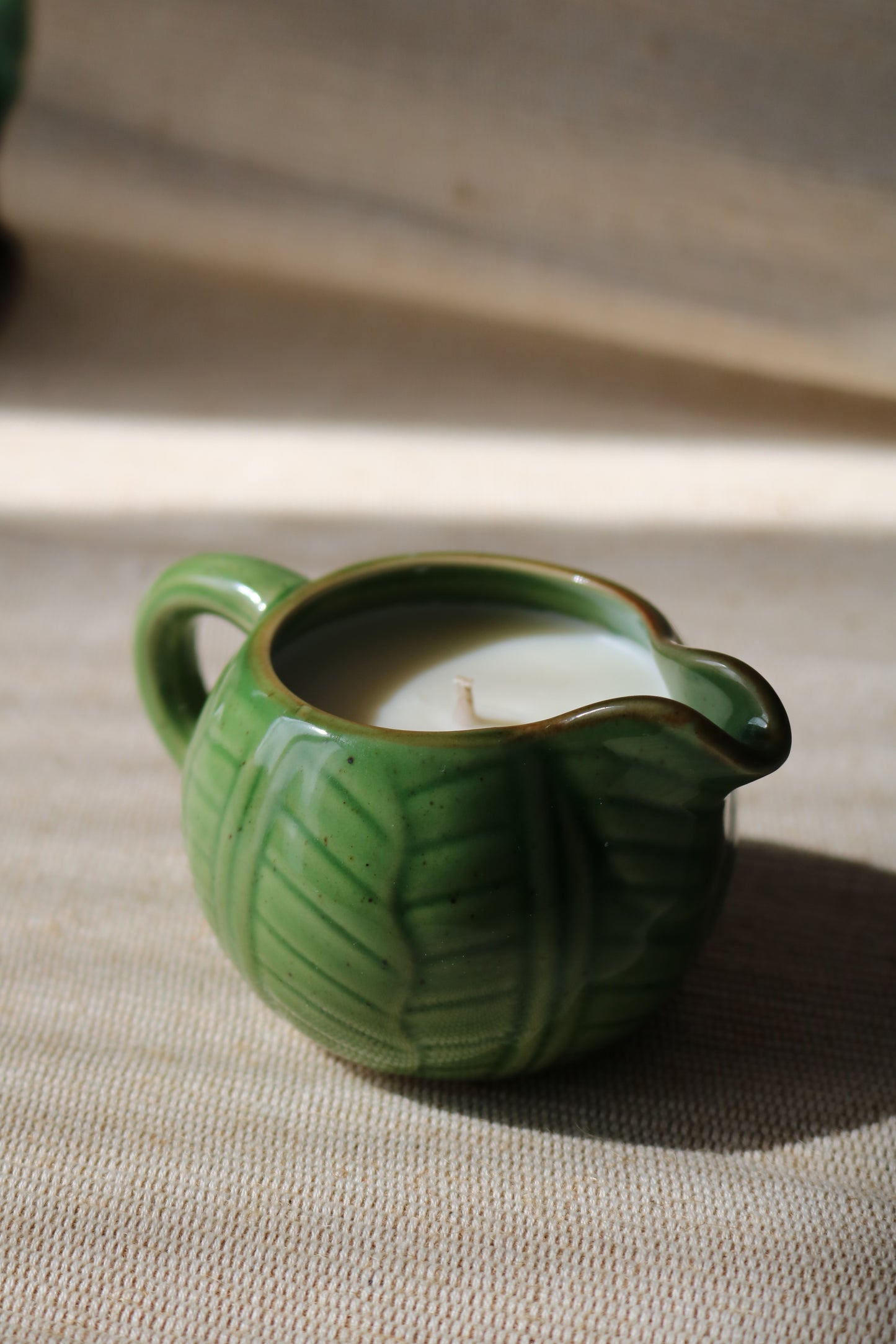 Pichet boule en grès émaillé vert