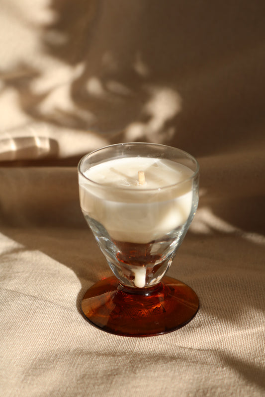 Petit verre à digestif sur pied