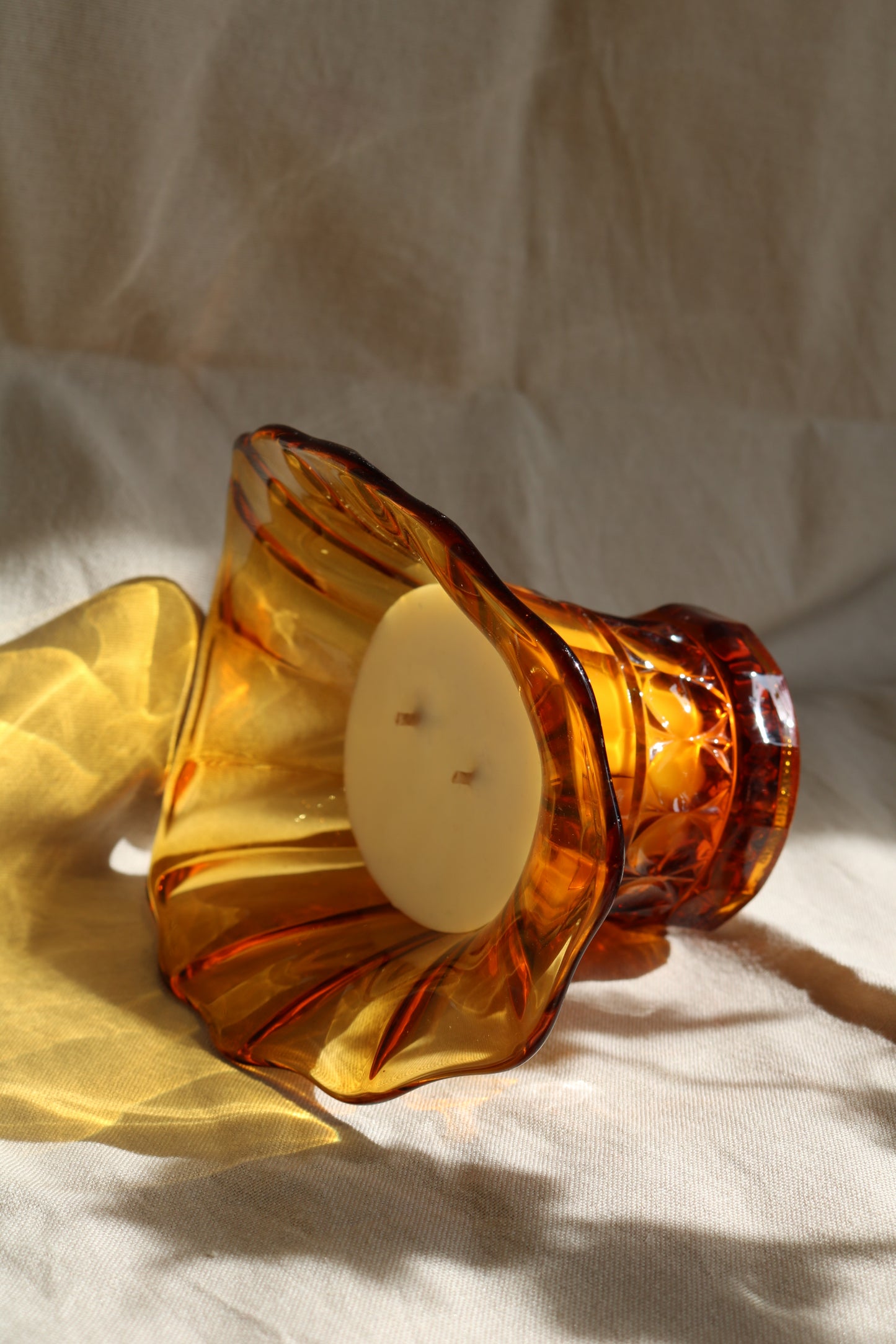 Bougie artisanale en cire de soja dans un vase art déco – Mamie Blues